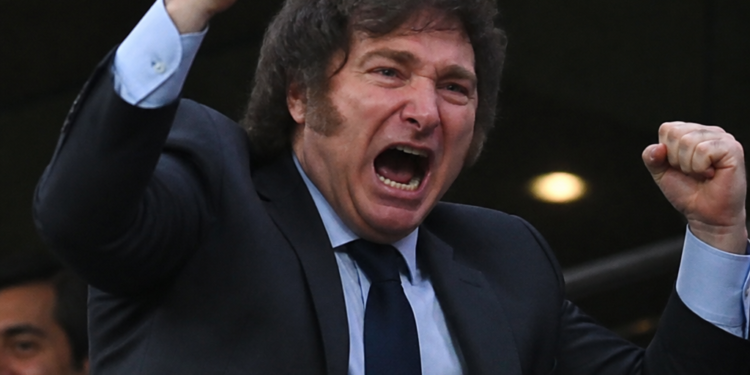 Javier Milei celebra la victoria de Argentina sobre Argelia en el Mundial