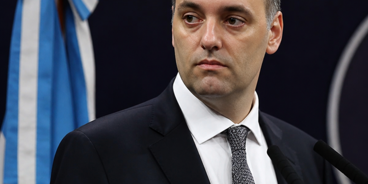 El fiscal analiza los ingresos de Manuel Adorni desde 2002 y la controversia por la herencia paterna