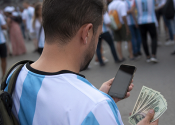 Optimiza tus finanzas y organiza tus gastos: aplicaciones imprescindibles para el Mundial 2026