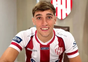 Futbolista de 22 años sufre un ACV isquémico y su situación es crítica