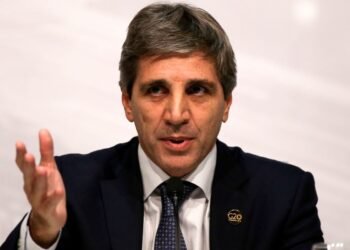 Las pymes solicitan a Luis Caputo la suspensión de embargos y la reducción de multas