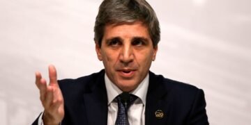 Las pymes solicitan a Luis Caputo la suspensión de embargos y la reducción de multas