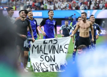 El triunfo ante Inglaterra impulsa el consumo: incremento en compras de productos sobre Malvinas y récord de búsquedas para la final