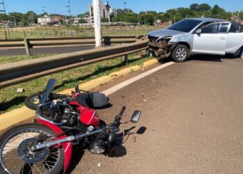 Hacía wheelie en moto en la costanera de Posadas, perdió el control y causó la muerte de un soldado
