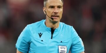 El controversial historial del árbitro de la final entre Argentina y España