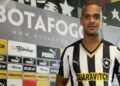 Tragedia en Brasil: falleció un ex futbolista del Botafogo tras el colapso de un muro en un temporal en Río de Janeiro
