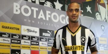 Tragedia en Brasil: falleció un ex futbolista del Botafogo tras el colapso de un muro en un temporal en Río de Janeiro