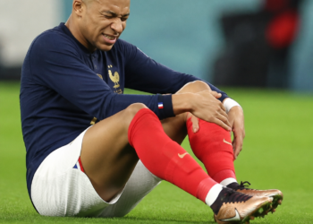 Alarma en Francia: Kylian Mbappé presenta una molestia física y se retira por precaución ante Marruecos