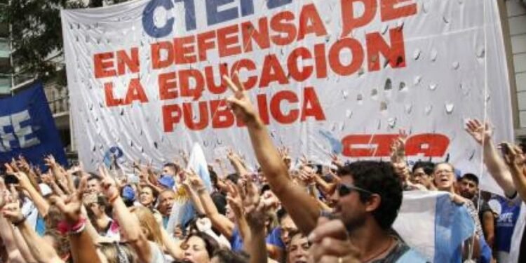 Paro docente de CTERA genera incertidumbre en las aulas