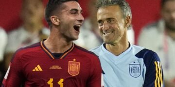 El crucial futuro de Ferran Torres y la estrategia de Julián Álvarez en su salida del Atlético de Madrid
