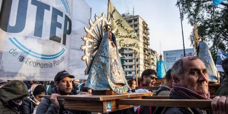 Detalles sobre el recorrido y demandas de la marcha de San Cayetano hacia Plaza de Mayo