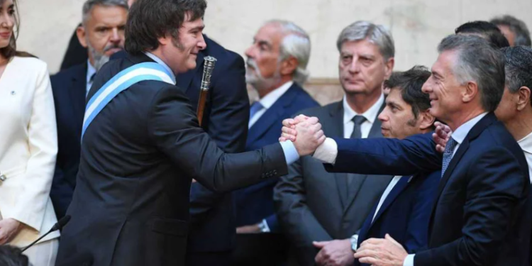 Milei reflexiona sobre su gobierno y avanza hacia la reelección con guiños a Macri