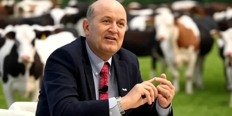 El desafío de Sturzenegger: conflictos en la industria de la carne, el transporte marítimo y las librerías