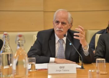Taiana propone días no laborables durante la visita del Papa León XIV a Argentina