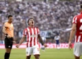 Un fuerte golpe en la cabeza deja a Tiago Palacios como duda para el clásico de La Plata