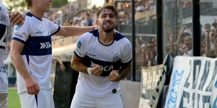 Gimnasia aprovechó las oportunidades y superó a Aldosivi en Mar del Plata, extendiendo su racha positiva en el Torneo Clausura