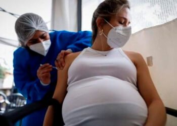 Vinculación entre vacunas contra el Covid y abortos espontáneos: un análisis exhaustivo