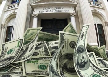 Disminución del superávit en la cuenta corriente cambiaria por aumento de importaciones y dividendos al exterior