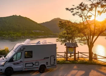 Ronan, desarrollador web de 30 años: “Vendí mi casa, compré un motorhome para recorrer Europa y así ahorro 400 euros al mes”