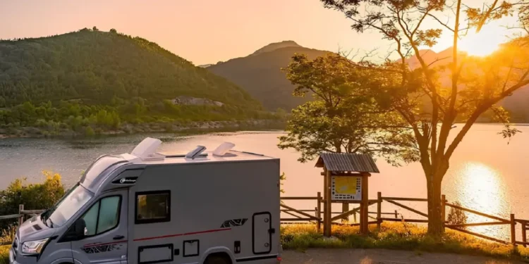 Ronan, desarrollador web de 30 años: “Vendí mi casa, compré un motorhome para recorrer Europa y así ahorro 400 euros al mes”