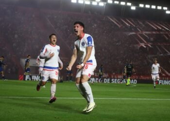 Boca mantiene su búsqueda en el mercado: Arruabarrena solicita un defensor del fútbol argentino