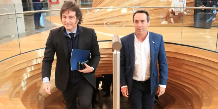 La estrategia de Milei y Galperín para minimizar el impacto del modelo económico