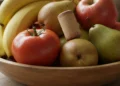 Estrategias para mantener las frutas frescas: el uso del corcho en el frutero