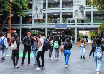 Jóvenes en deuda: un análisis de las causas y formas de romper el ciclo