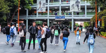 Jóvenes en deuda: un análisis de las causas y formas de romper el ciclo