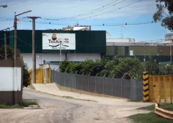 Granja Tres Arroyos detiene operaciones en una de sus plantas y se teme un posible cierre definitivo