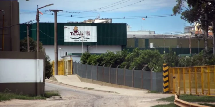 Granja Tres Arroyos detiene operaciones en una de sus plantas y se teme un posible cierre definitivo