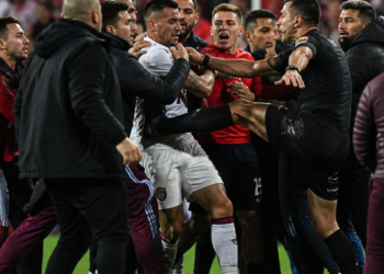 Controversia y expulsiones: el agitado cierre del partido entre Independiente y Lanús