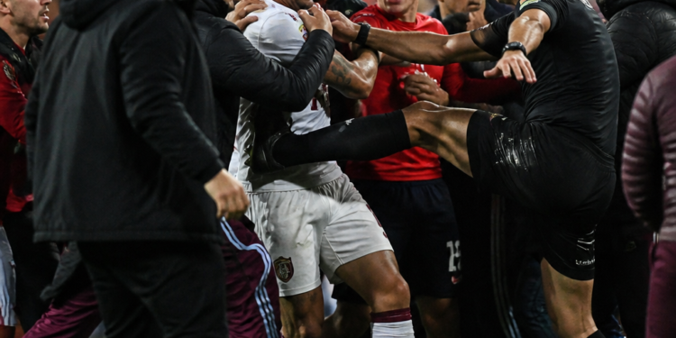 Controversia y expulsiones: el agitado cierre del partido entre Independiente y Lanús