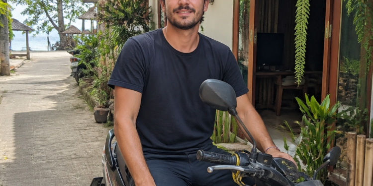 Lucio, argentino en Tailandia: “Vivir en esta casa a dos cuadras de la playa y alquilar una moto nos cuesta 210 dólares al mes”