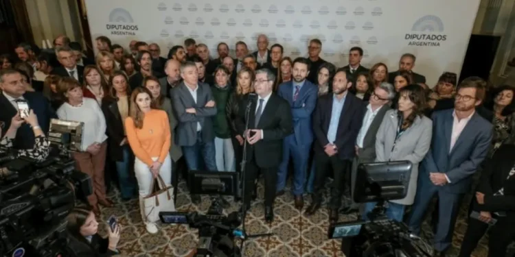 La oposición intensifica su estrategia contra Javier Milei en Diputados