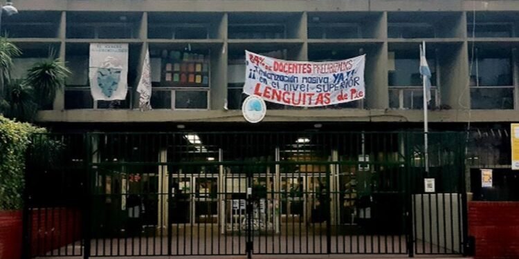 Conflicto legal por toma en escuela de lenguas
