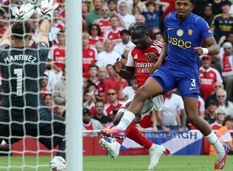 Victoria de Arsenal sobre Chelsea: Dibu Martínez brilló, pero no evitó la derrota