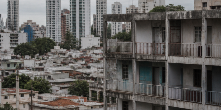 Alertan sobre la disminución del presupuesto para políticas habitacionales en CABA