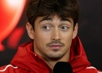 Leclerc revela un secreto de Ferrari por accidente en una entrevista