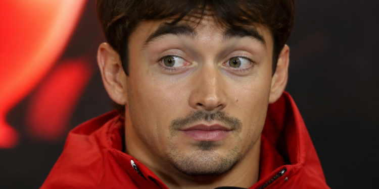 Leclerc revela un secreto de Ferrari por accidente en una entrevista