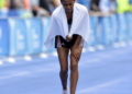 El drama de Tigst Assefa en el Maratón de Berlín: a un paso del récord mundial pero cruzando la meta con dificultad