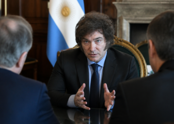Milei prioriza la atracción de inversiones y el apoyo de gobernadores en París