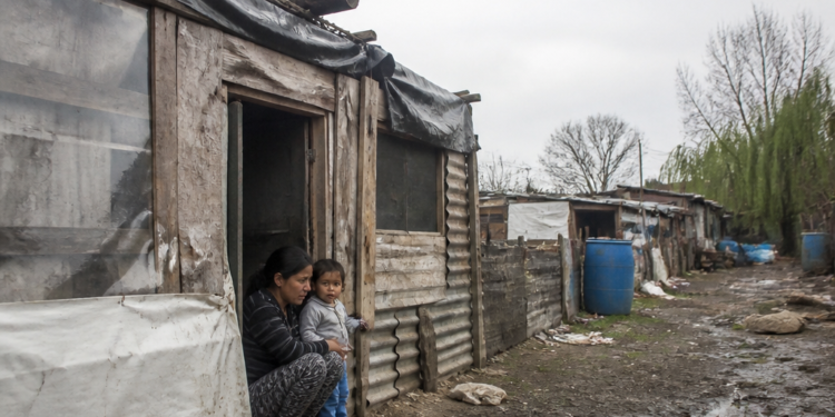 Casi 6 millones de hogares argentinos enfrentan déficit habitacional: provincias más afectadas