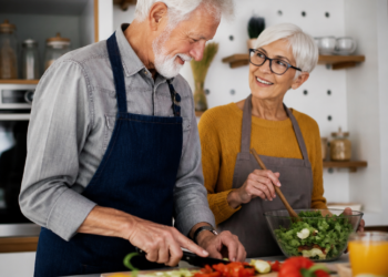 Las personas mayores de 65 años pueden experimentar mejoras en su salud y bienestar, según un estudio reciente
