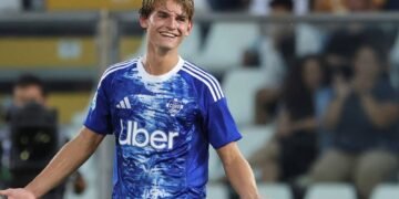 El enfrentamiento entre las promesas argentinas Nico Paz y Paulo Dybala finalizó en empate: Roma resistió con 10 en su visita al Como