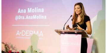 Consejos de una dermatóloga para tratar la caspa