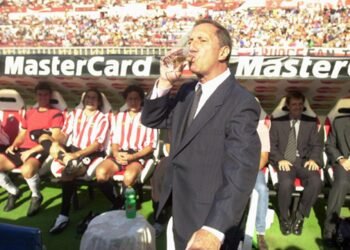 El inusual casting de Bilardo buscando un delantero para Estudiantes: ‘500.000 dólares para quien haga ocho goles’