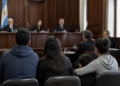 Revocación de fallo judicial que obligaba a la Ciudad a garantizar vivienda a familia colombiana refugiada