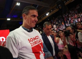 Pedro Sánchez reafirma su postura socialista en respuesta a Javier Milei