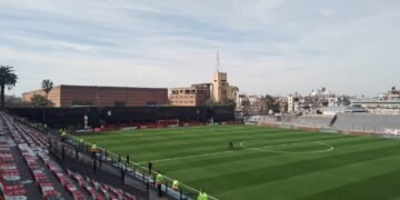 Barracas Central se recuperó a tiempo y sigue en la lucha: remontó ante Estudiantes de Río Cuarto para consolidarse en la zona de Playoffs